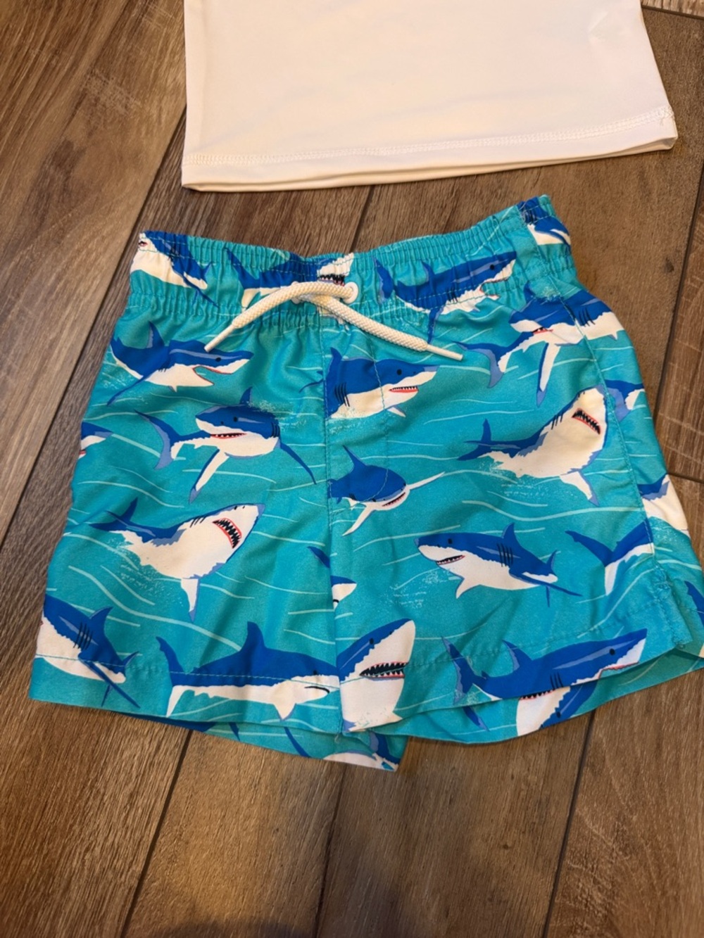 NEW! The Children’s Place Boys White & Teal Shark Rash Guard Swim Set Size 2T - Picture 7 of 9